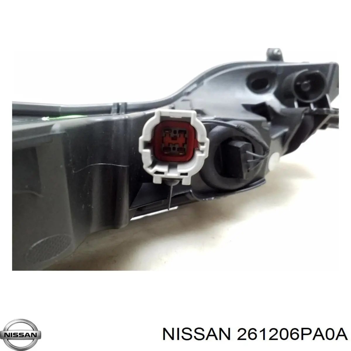 Lampa pozycyjna (kierunkowskaz) w zderzaku prawa 261206PA0A Nissan/Infiniti