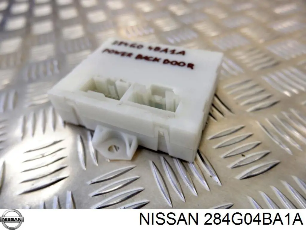 Do koszyka 284G04BA1A Nissan/Infiniti Sterownik klapy bagażnika (3/5 drzwi tylnych)