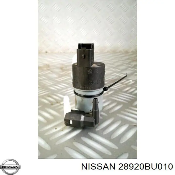 Do koszyka 28920BU010 Nissan/Infiniti Pompka spryskiwacza szyby przedniej