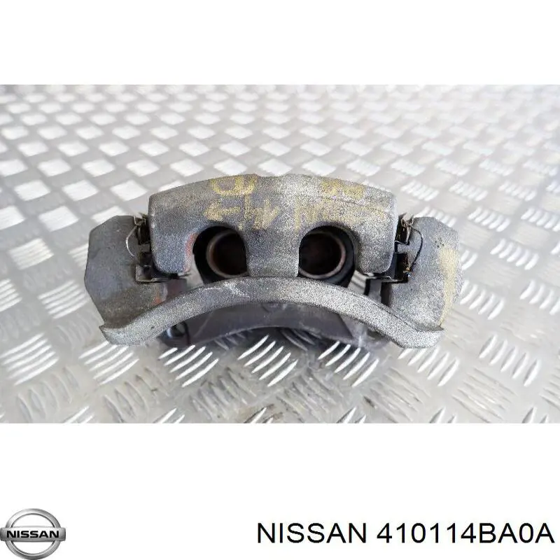 Do koszyka 410114BA0A Nissan/Infiniti Zacisk hamulcowy przedni lewy