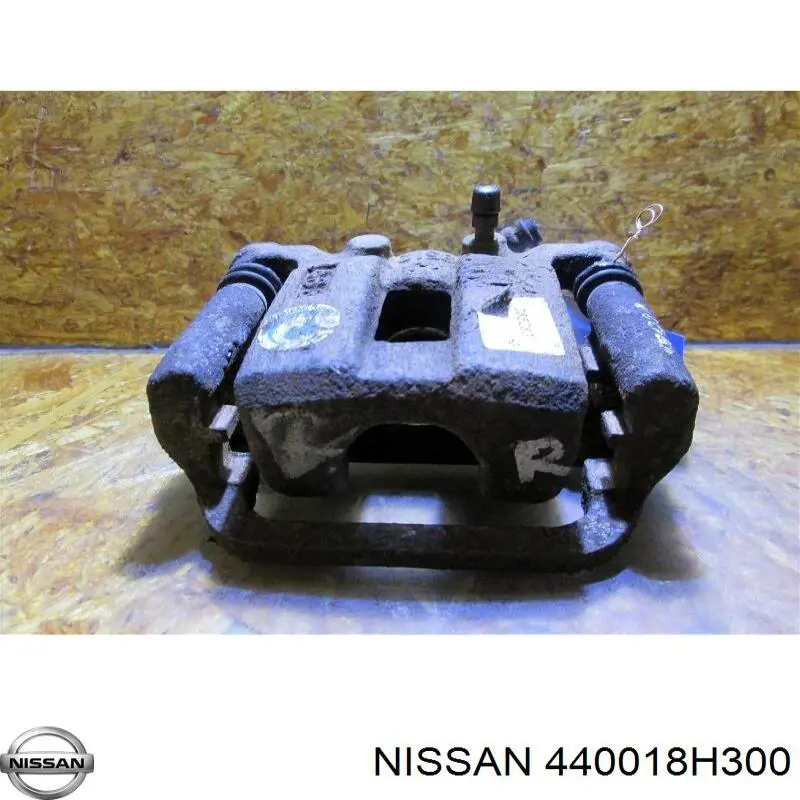 440018H300 Nissan/Infiniti Zacisk hamulcowy tylny prawy