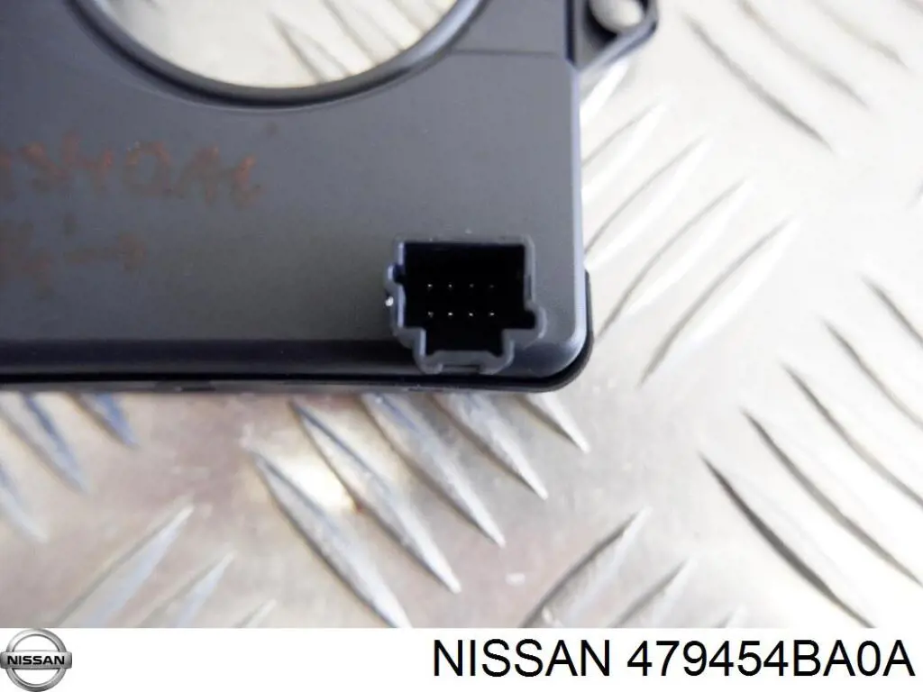 Do koszyka Czujnik kąta skrętu kierownicy Nissan Qashqai II J11