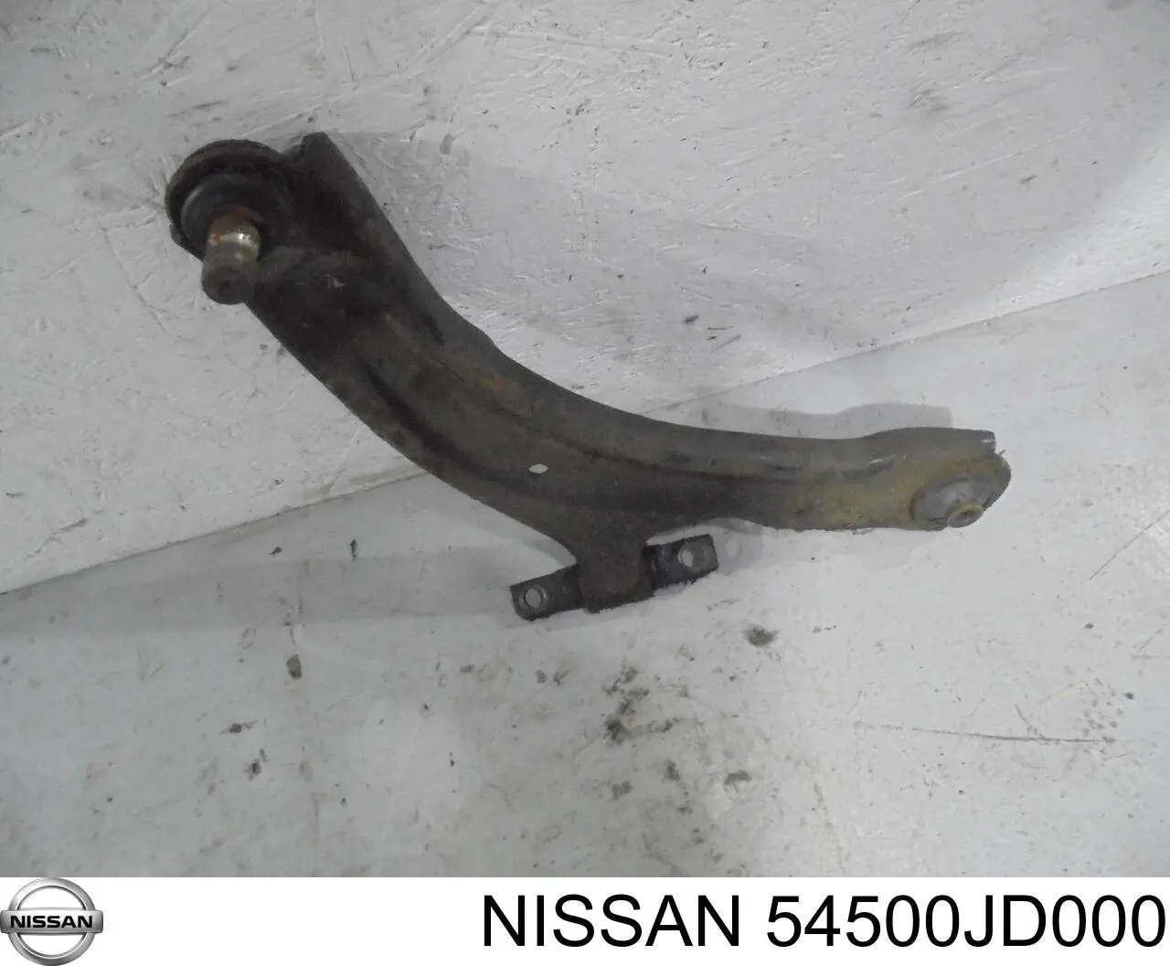 Do koszyka 54500JD000 Nissan/Infiniti Wahacz zawieszenia przedniego dolny prawy