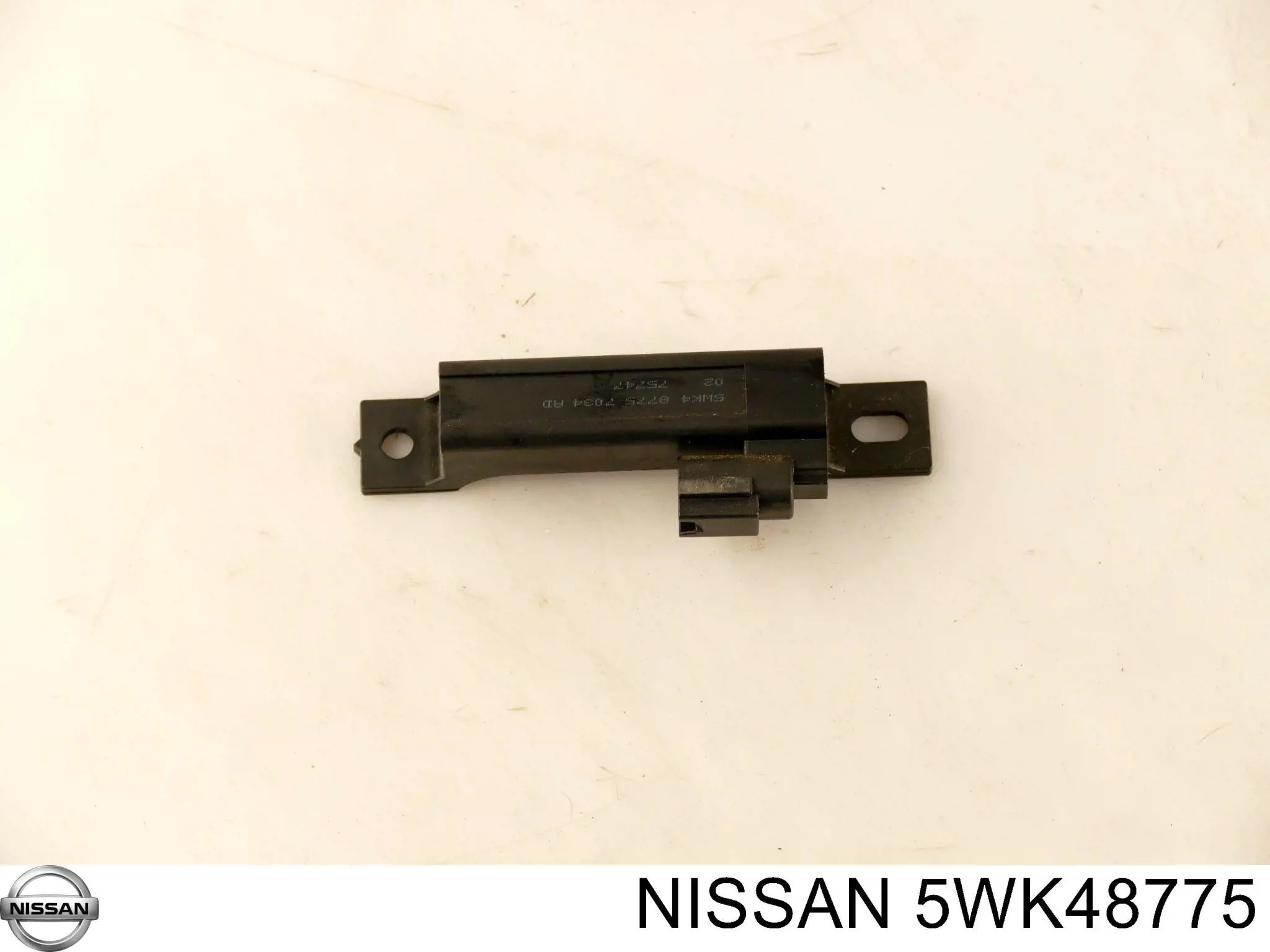 5WK48775 Nissan/Infiniti Antena