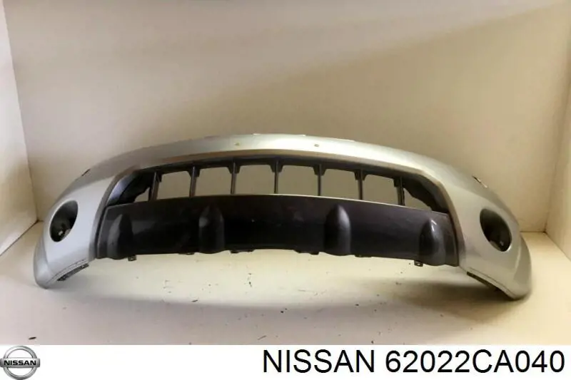 62022CA040 Nissan/Infiniti zderzak przedni