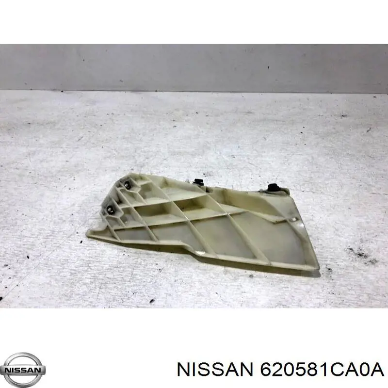 620581CA0A Nissan/Infiniti Wspornik zderzaka przedniego prawy