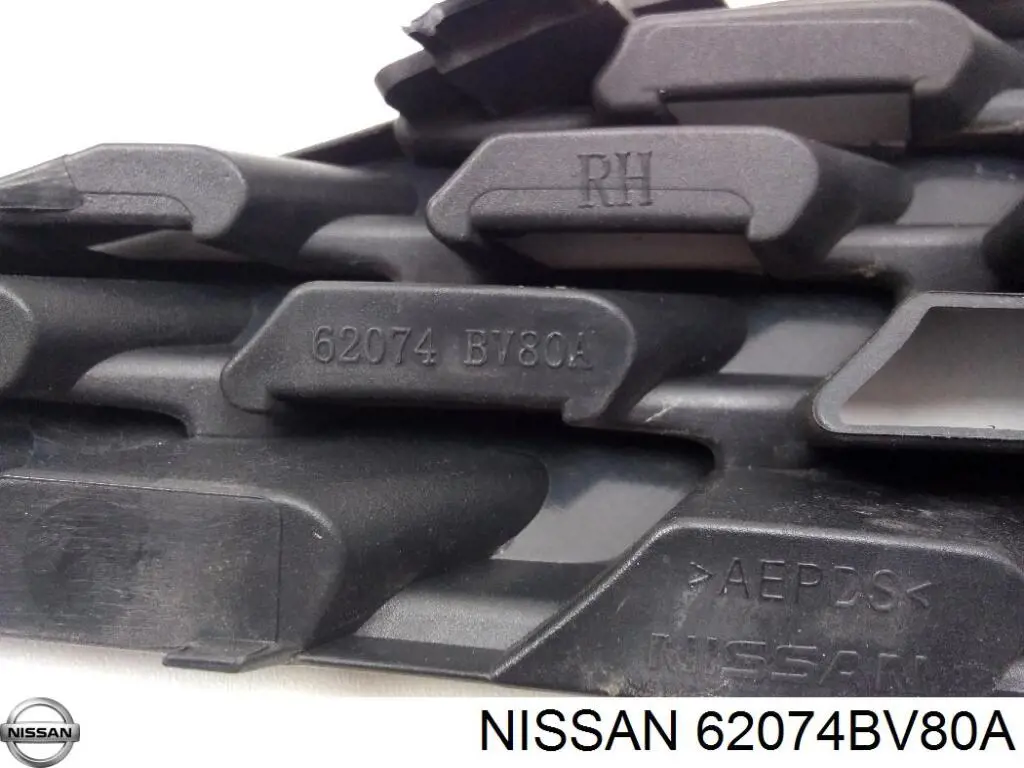 62074BV80A Nissan/Infiniti Atrapa chłodnicy prawa