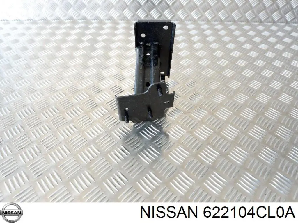 Do koszyka 622104CL0A Nissan/Infiniti Wspornik wzmocnienia zderzaka przedniego