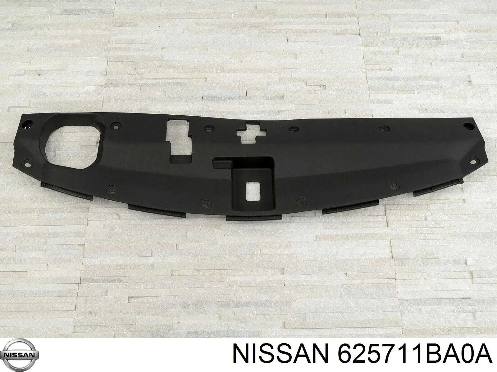 625711BA0A Nissan/Infiniti Zasłona zamka maski