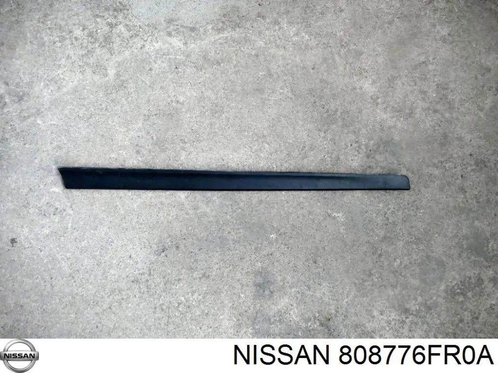 Listwa ochronna drzwi przednich lewych dolna Nissan/Infiniti 808776FR0A