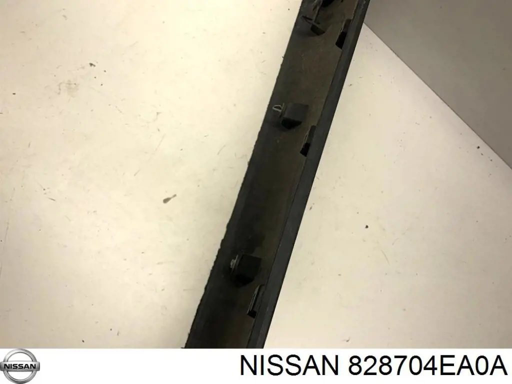 Listwa ochronna drzwi tylnych prawych Nissan/Infiniti 828704EA0A cena, od 86,27 USD