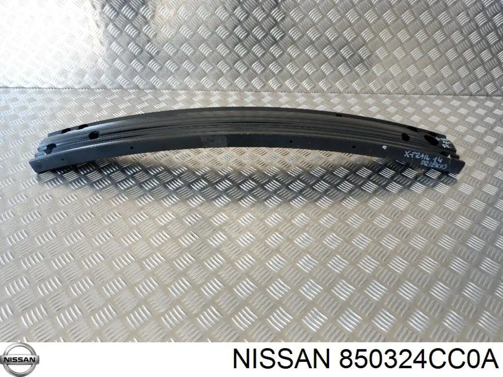 Do koszyka 850324CC0A Nissan/Infiniti Wzmocnienie zderzaka tylnego