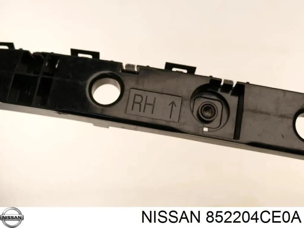 852204CE0A Nissan/Infiniti Wspornik zderzaka tylnego prawy