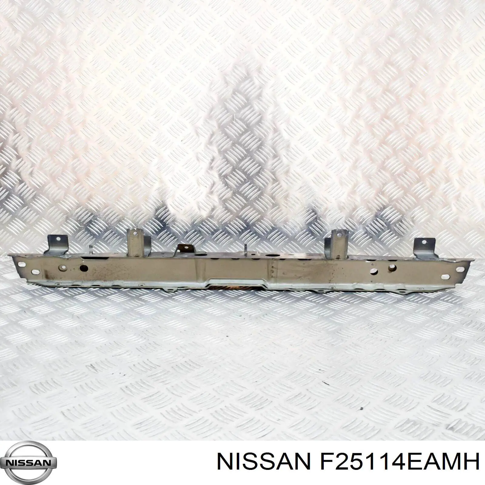 Do koszyka F25114EAMH Nissan/Infiniti Osłona chłodnicy górna (panel mocowania reflektorów)