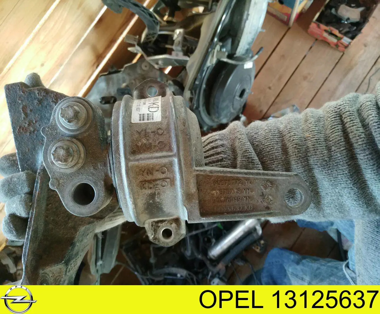 Do koszyka 13125637 Opel Poduszka (podpora) silnika prawa