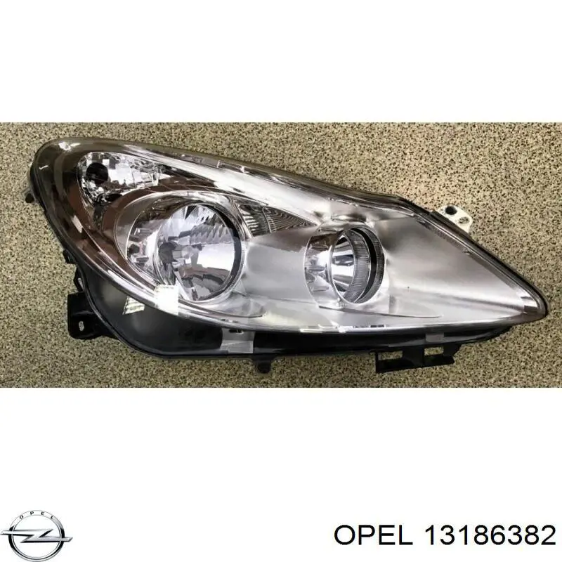 Reflektor prawy Opel Corsa D (X12)