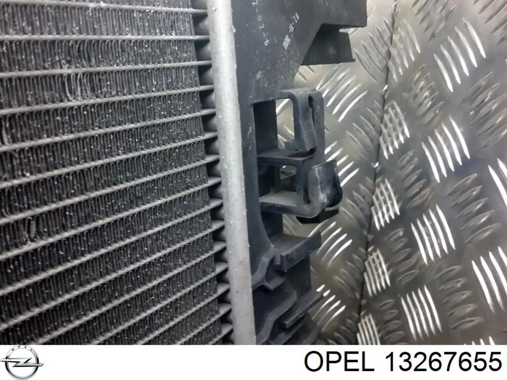 Chłodnica silnika Opel 13267655 cena, od 91,94 USD