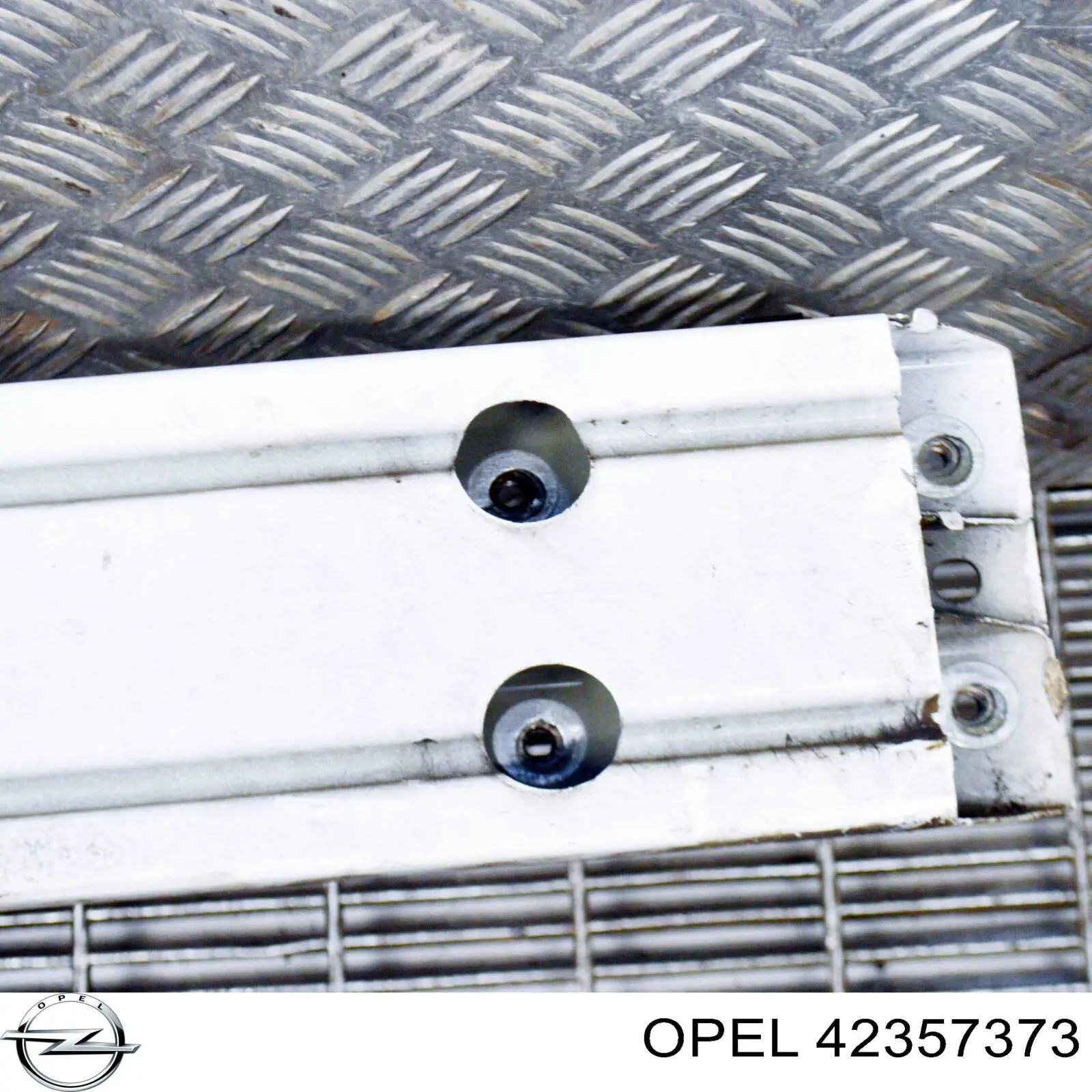 Do koszyka 42357373 Opel Wspornik zderzaka przedniego lewy