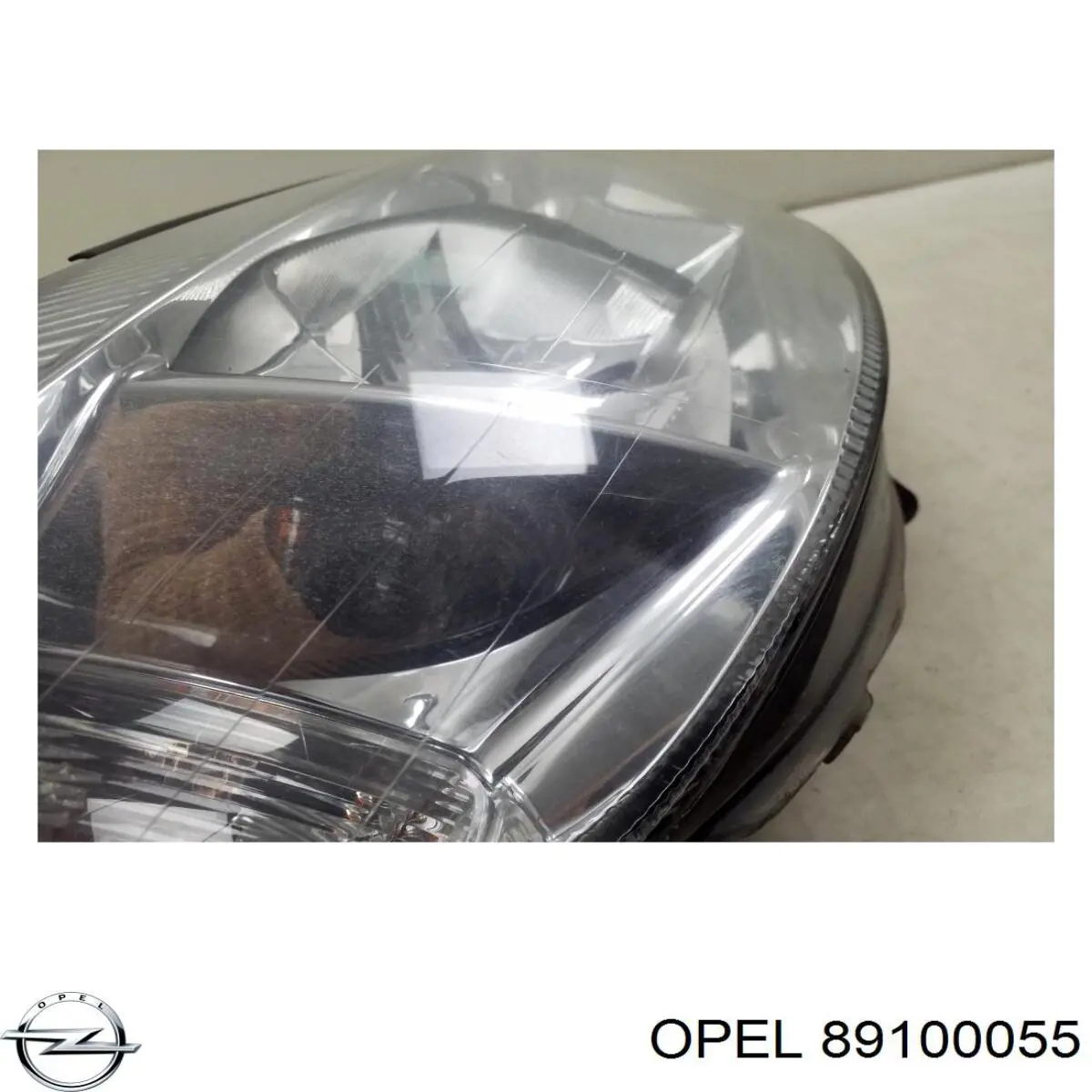 Reflektor prawy 89100055 Opel