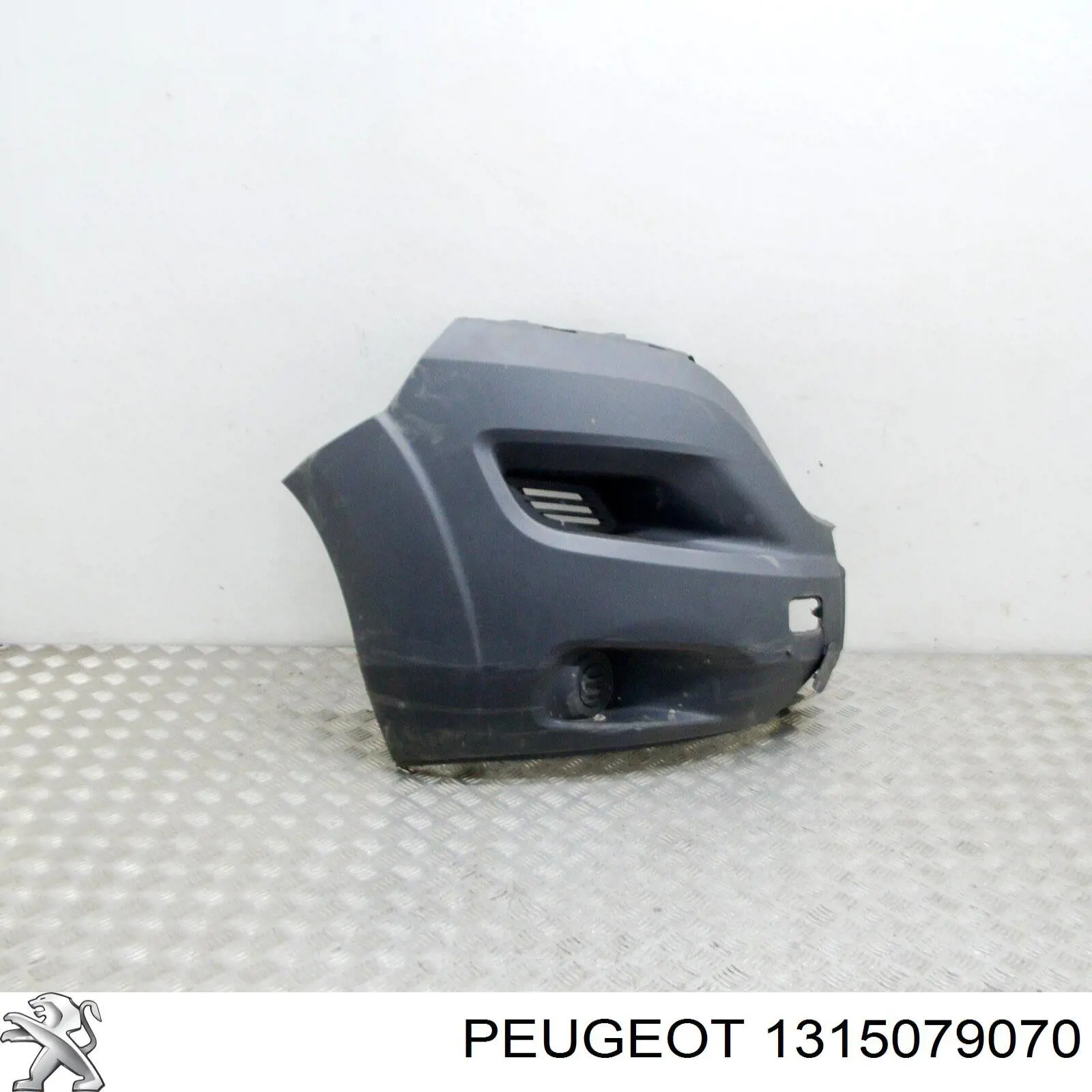 Zderzak przedni, prawa część 1315079070 Peugeot/Citroen