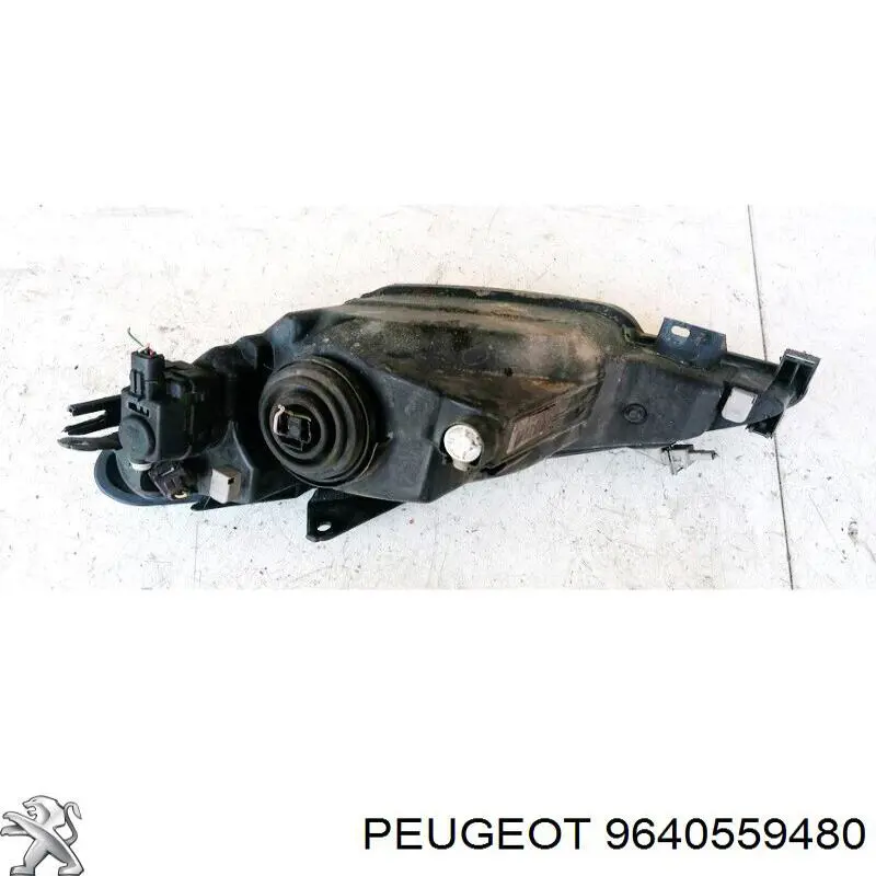 Do koszyka 9640559480 Peugeot/Citroen Reflektor prawy
