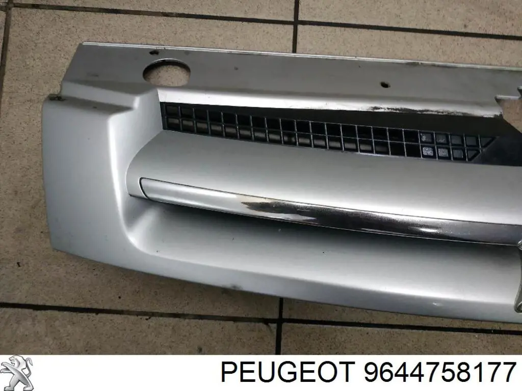 Do koszyka Atrapa chłodnicy Citroen Berlingo  M