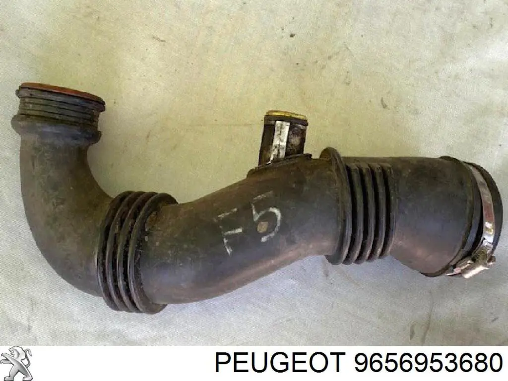 9656953680 Peugeot/Citroen króciec powietrza, wylot filtra powietrznego