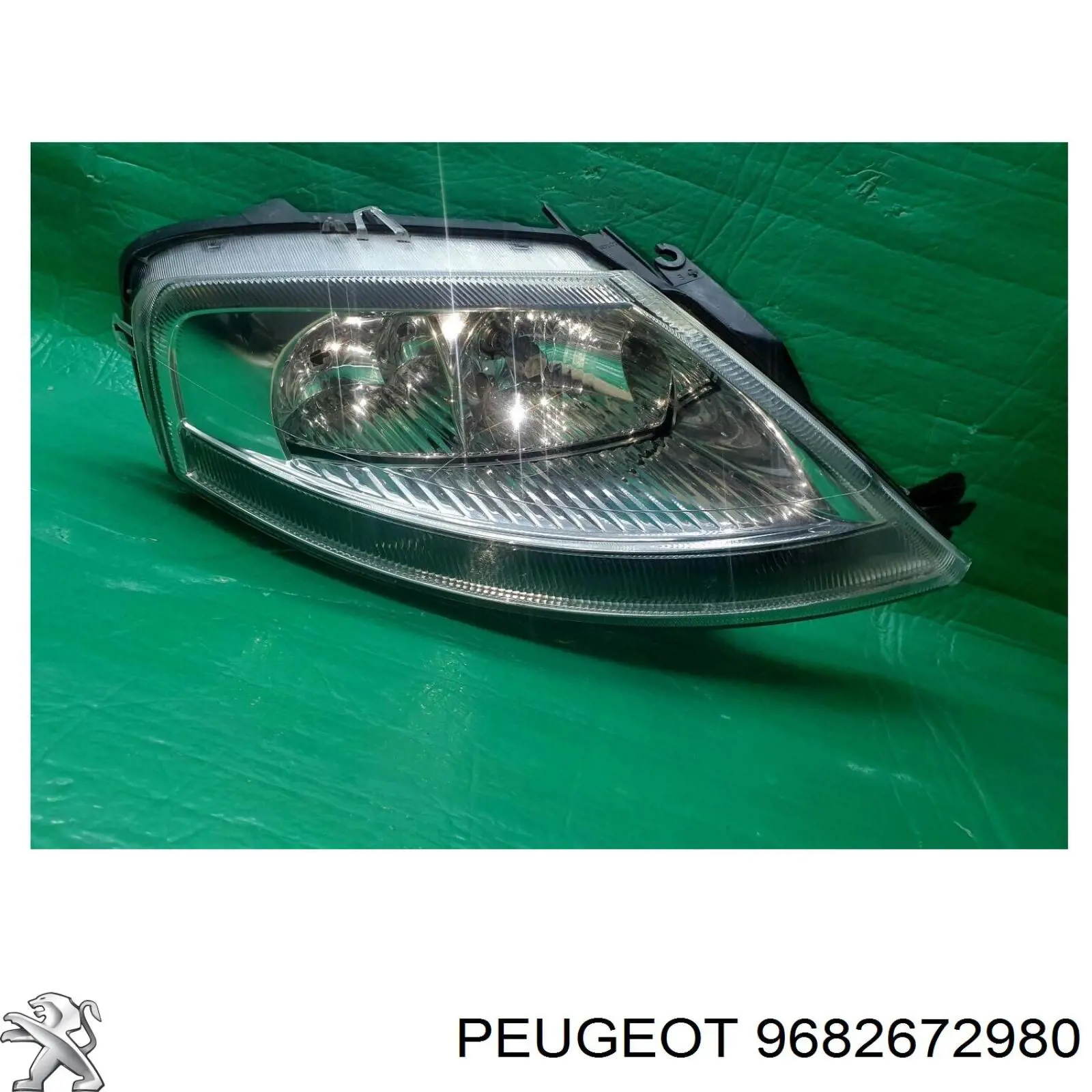  Reflektor prawy Citroen C3 1