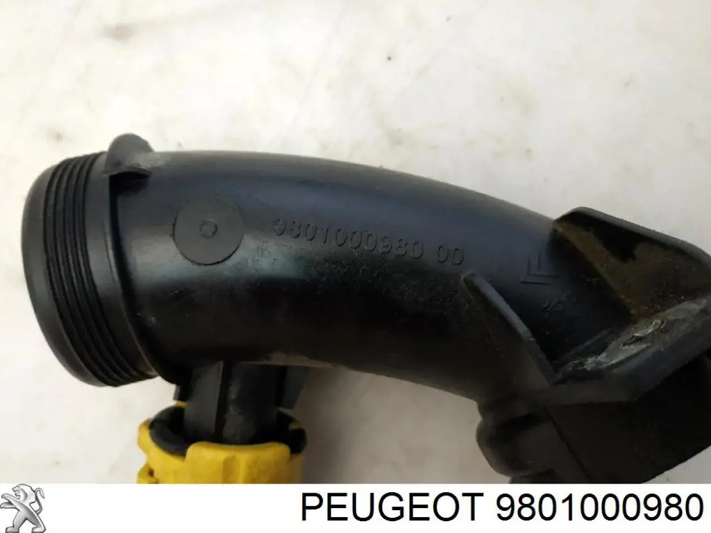 9801000980 Peugeot/Citroen Króciec powietrza, wlot do turbiny (doładowanie)
