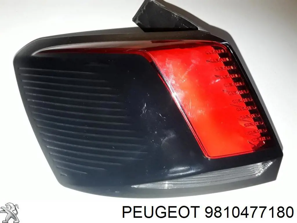 Lampa zespolona tylna lewa zewnętrzna Peugeot/Citroen 9810477180