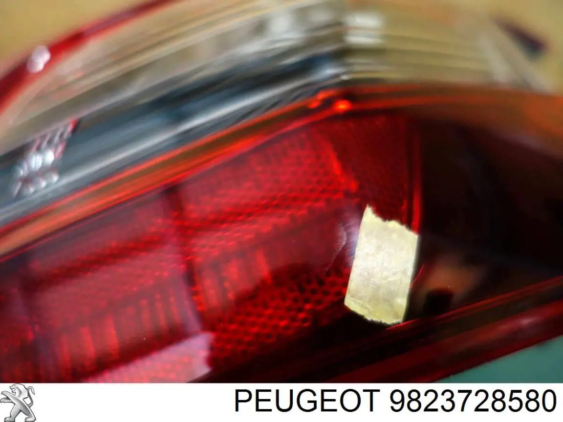 Do koszyka 9823728580 Peugeot/Citroen Lampa zespolona tylna prawa zewnętrzna