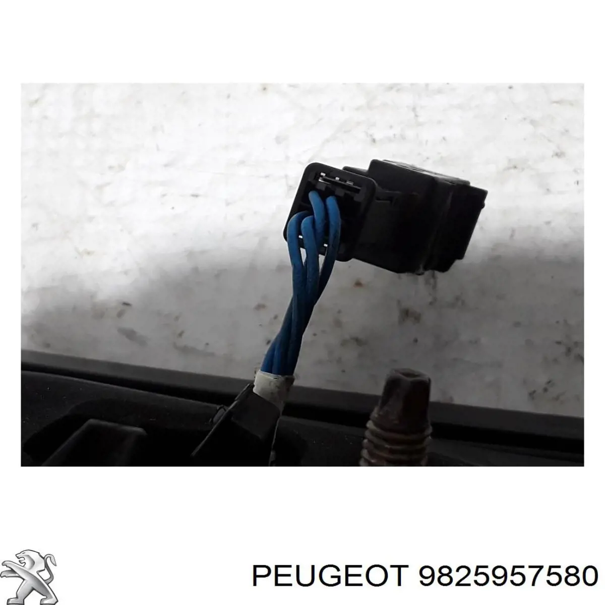 Do koszyka 9825957580 Peugeot/Citroen Lampa zespolona tylna lewa wewnętrzna