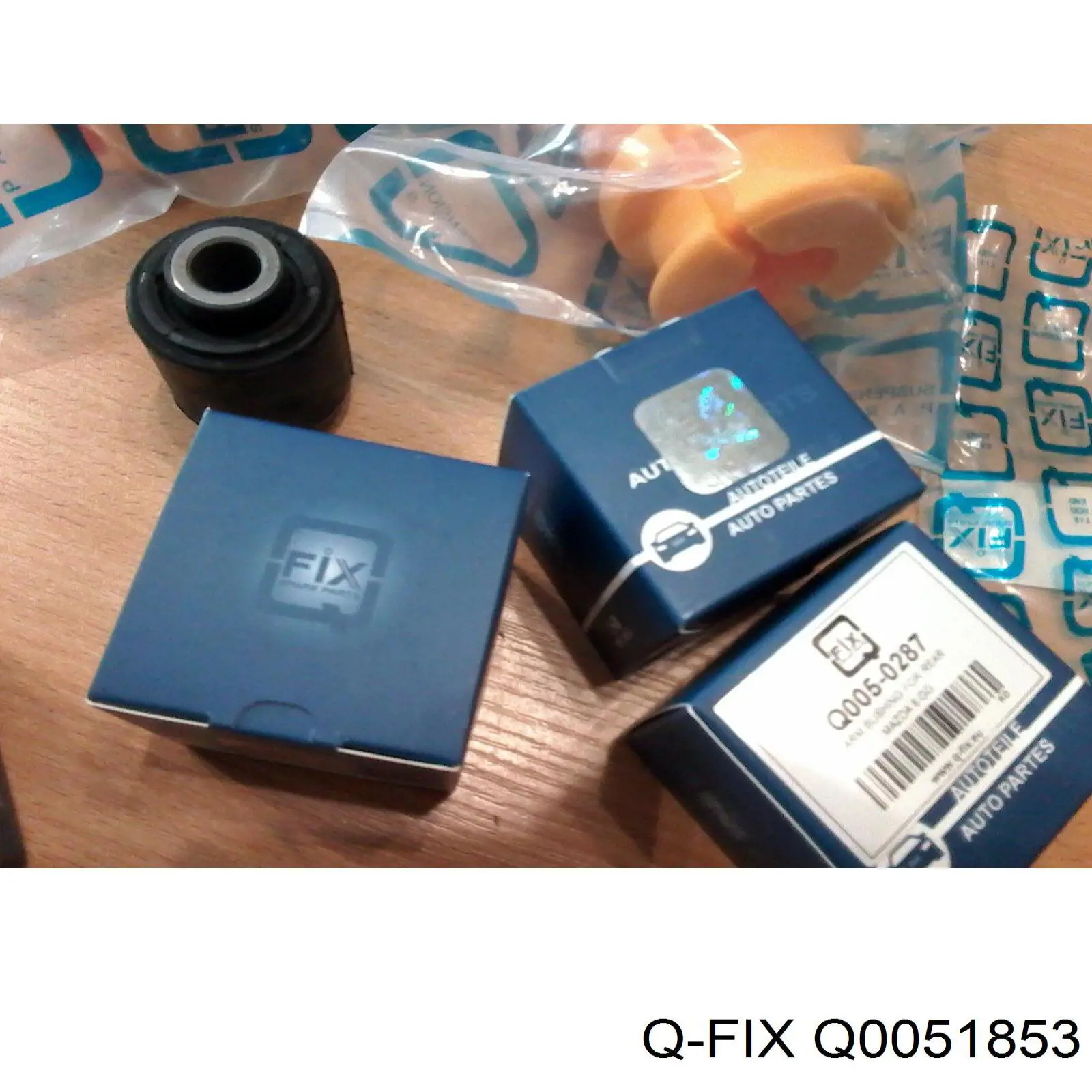 Do koszyka Q0051853 Q-fix Silentblock wahacza tylnego górnego