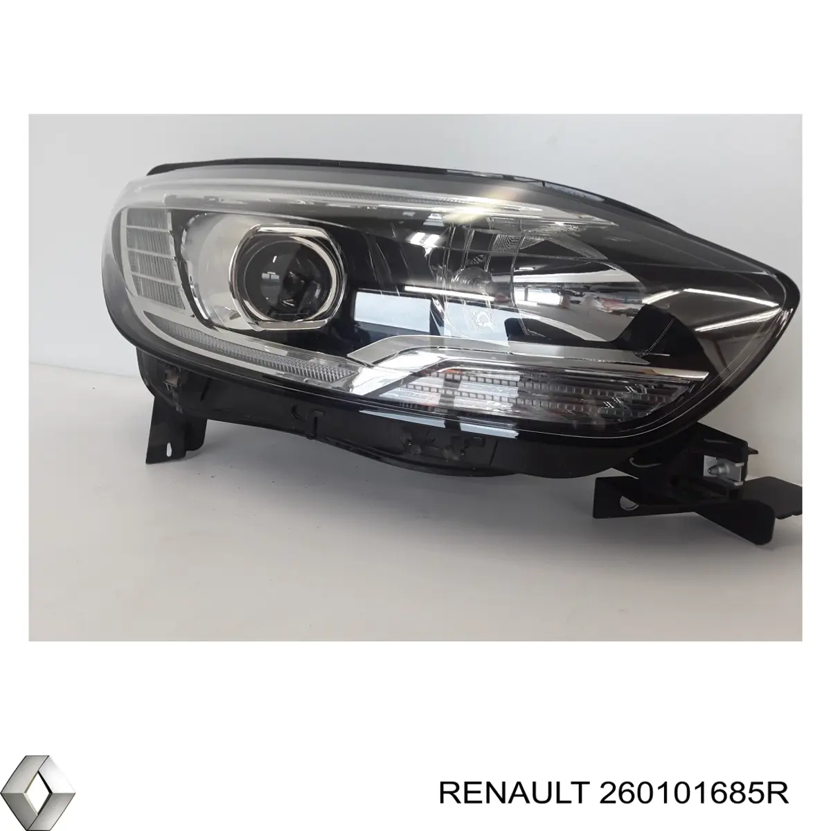 Reflektor prawy Renault (RVI) 260101685R cena, od 687,84 USD