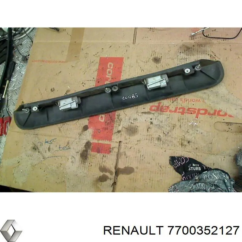 7700352127 Renault (RVI) Nakładka tylnej drzwi skrzydłowej prawej