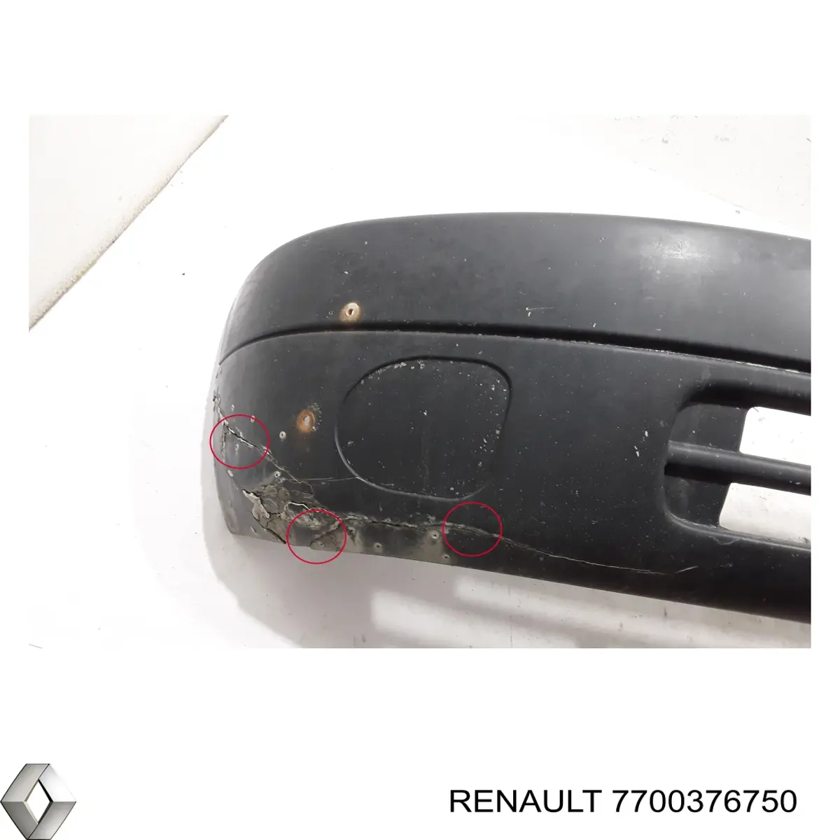Zderzak przedni 7700376750 Renault (RVI)