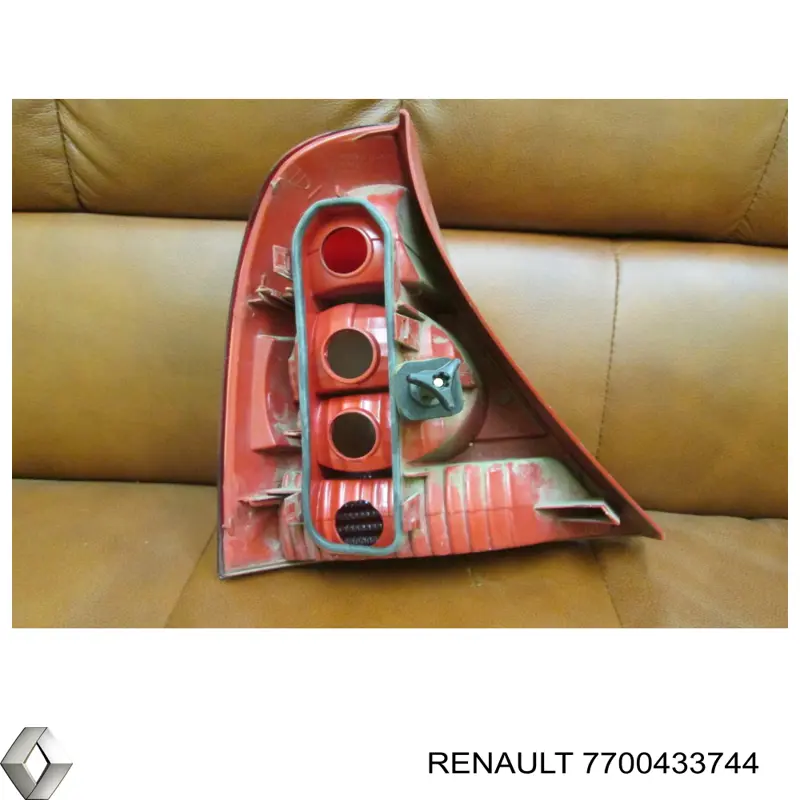 7700433744 Renault (RVI) Lampa zespolona tylna prawa
