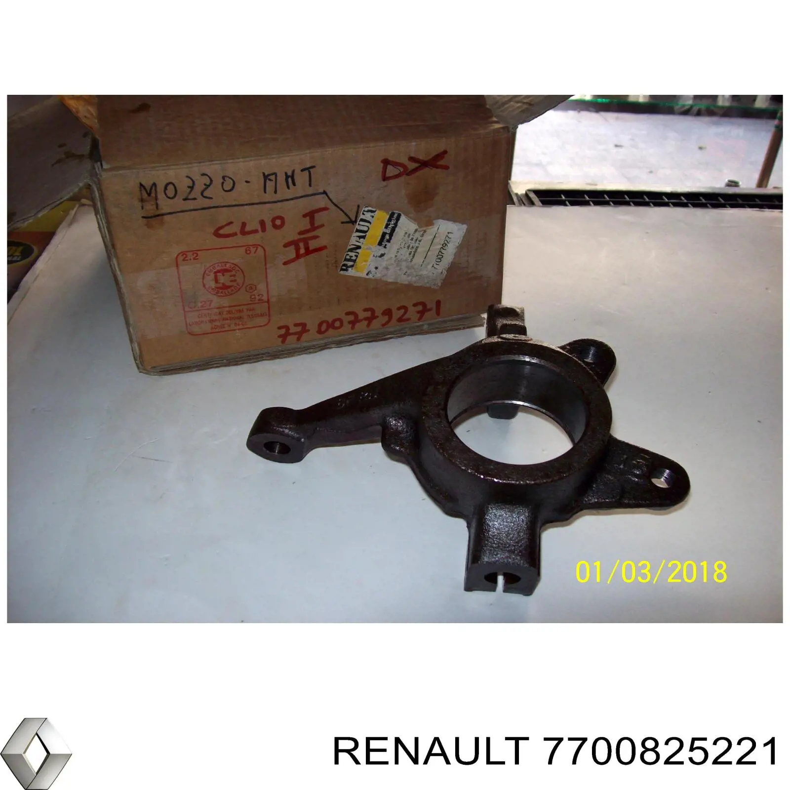 7700825221 Renault (RVI) Czop (zwrotnica) przedni prawy