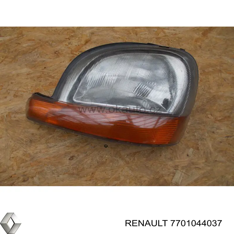 7701044037 Renault (RVI) Reflektor lewy