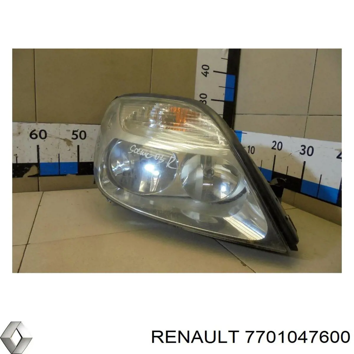 Do koszyka 7701047600 Renault (RVI) Reflektor prawy