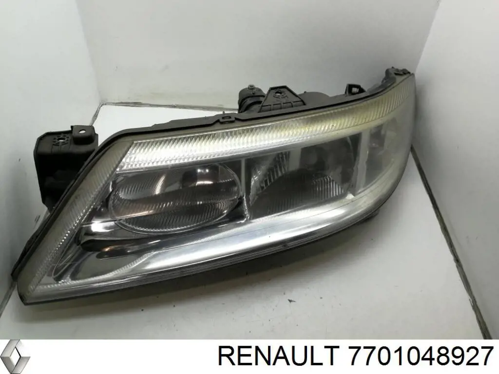 7701048927 Renault (RVI) Reflektor lewy
