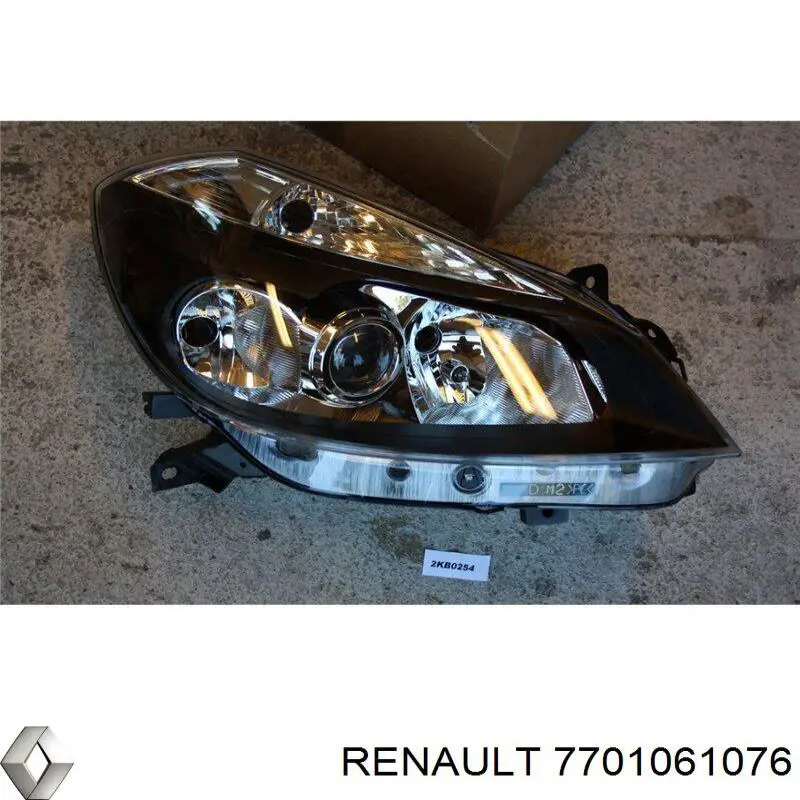 Do koszyka 7701061076 Renault (RVI) Reflektor prawy