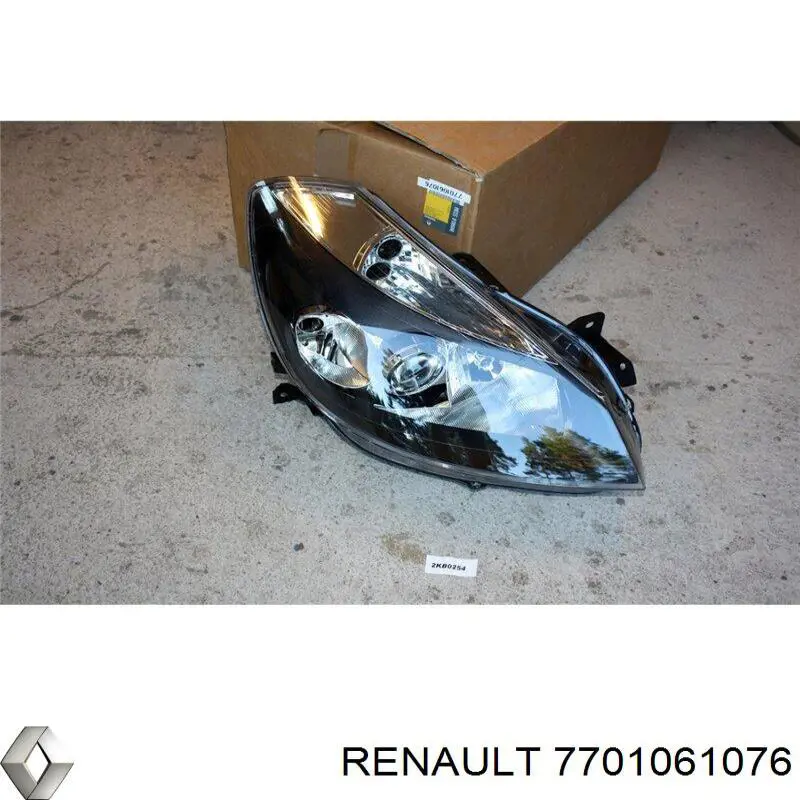 7701061076 Renault (RVI) Reflektor prawy