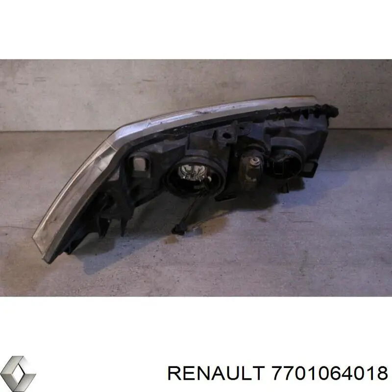 7701064018 Renault (RVI) Reflektor lewy