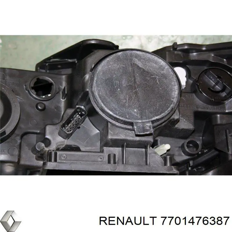 Do koszyka 7701476387 Renault (RVI) Reflektor prawy