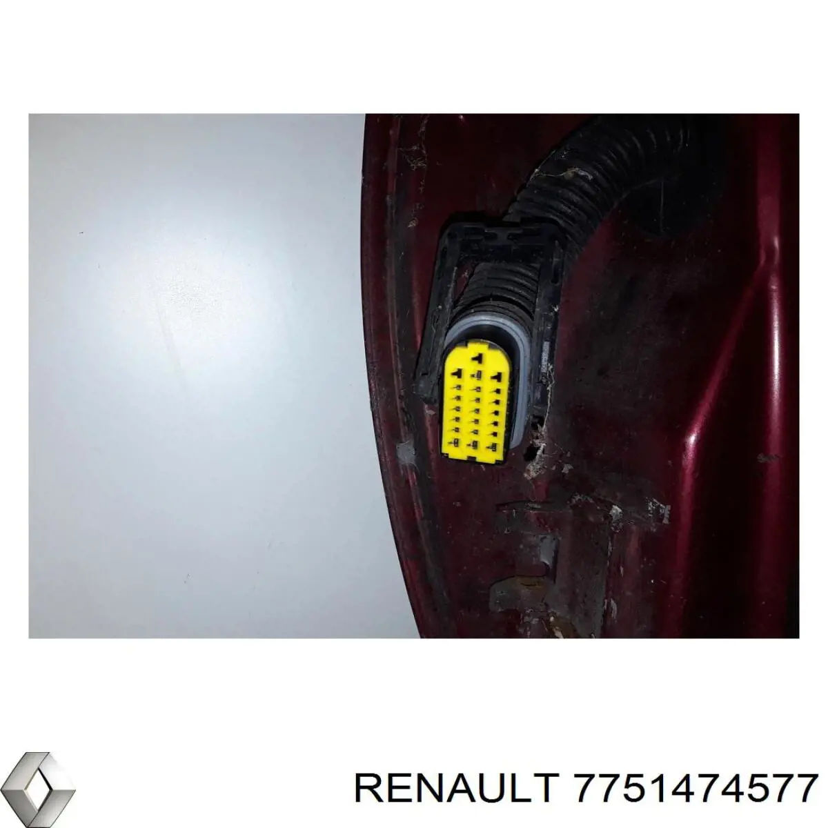 Drzwi przednie prawe Renault (RVI) 7751474571 cena, od 151,53 USD