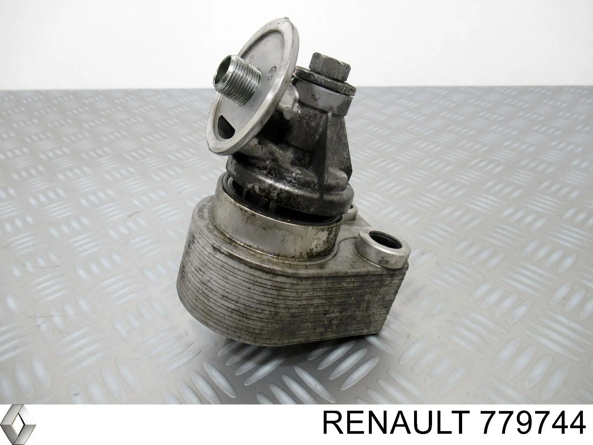 Do koszyka 779744 Renault (RVI) Chłodnica oleju, pod filtrem