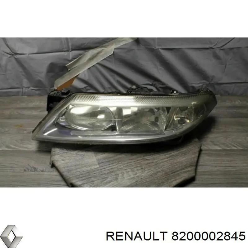 Reflektor lewy Renault (RVI) 8200002845