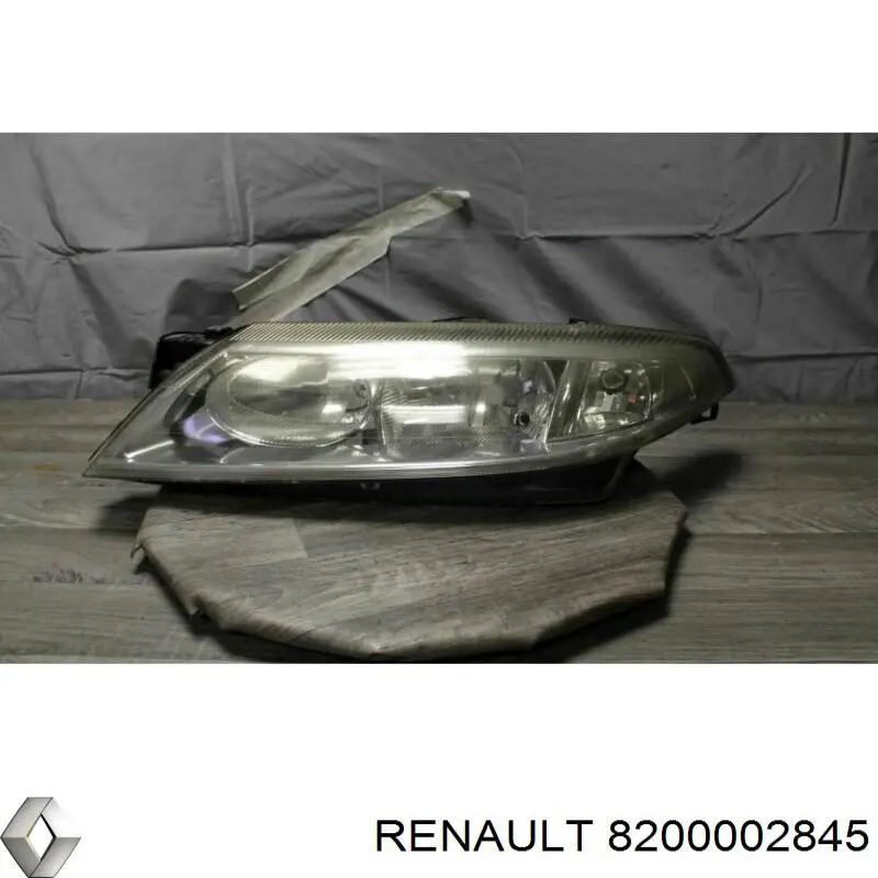 Reflektor lewy 8200002845 Renault (RVI)