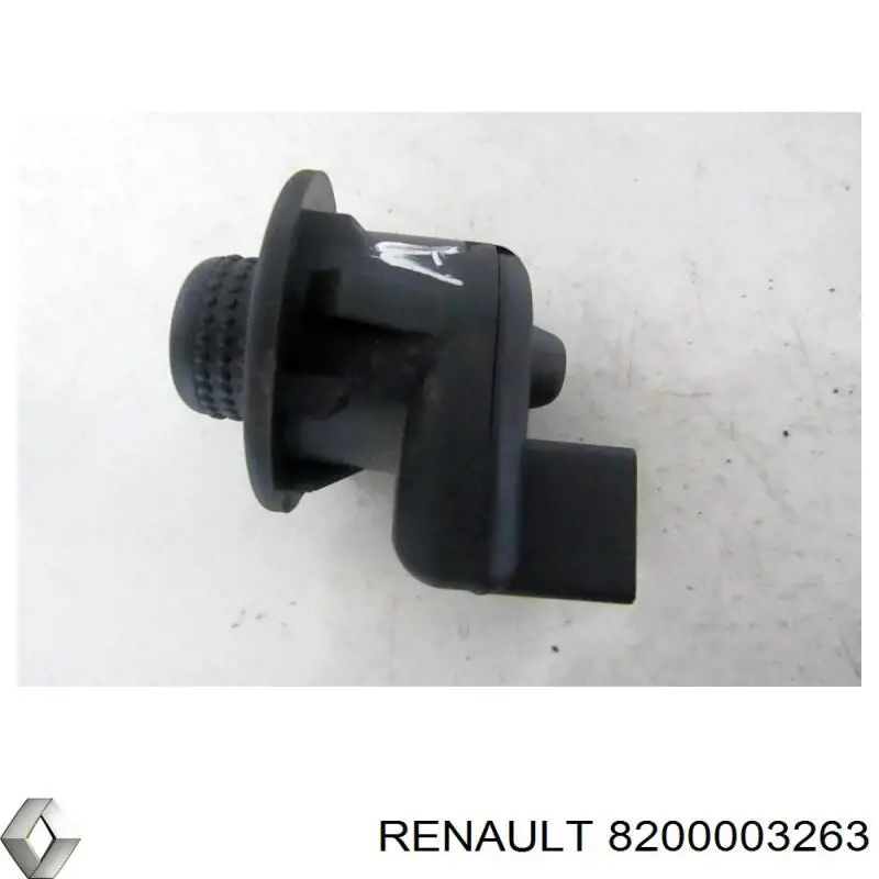 Lampka oświetlenia kabiny Renault (RVI) 8200003263 cena, od 34,93 USD